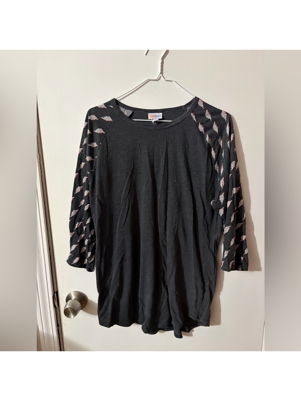Women’s LulaRoe XL Dark Grey Lightening Bolt Sleeve Top Tote6